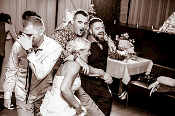 Tanzende Hochzeitsgäste
